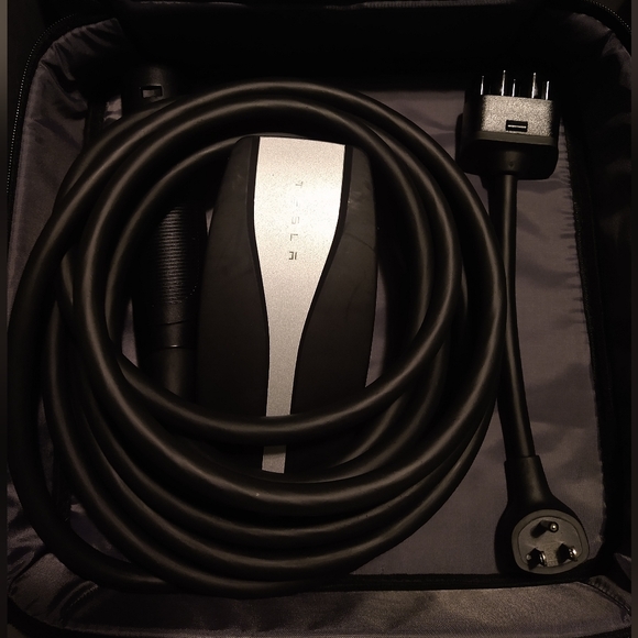 Tesla charger - Picture 5 of 5